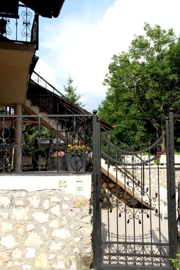 Downtown Green Oasis Apartments Sarajevo Ngoại thất bức ảnh